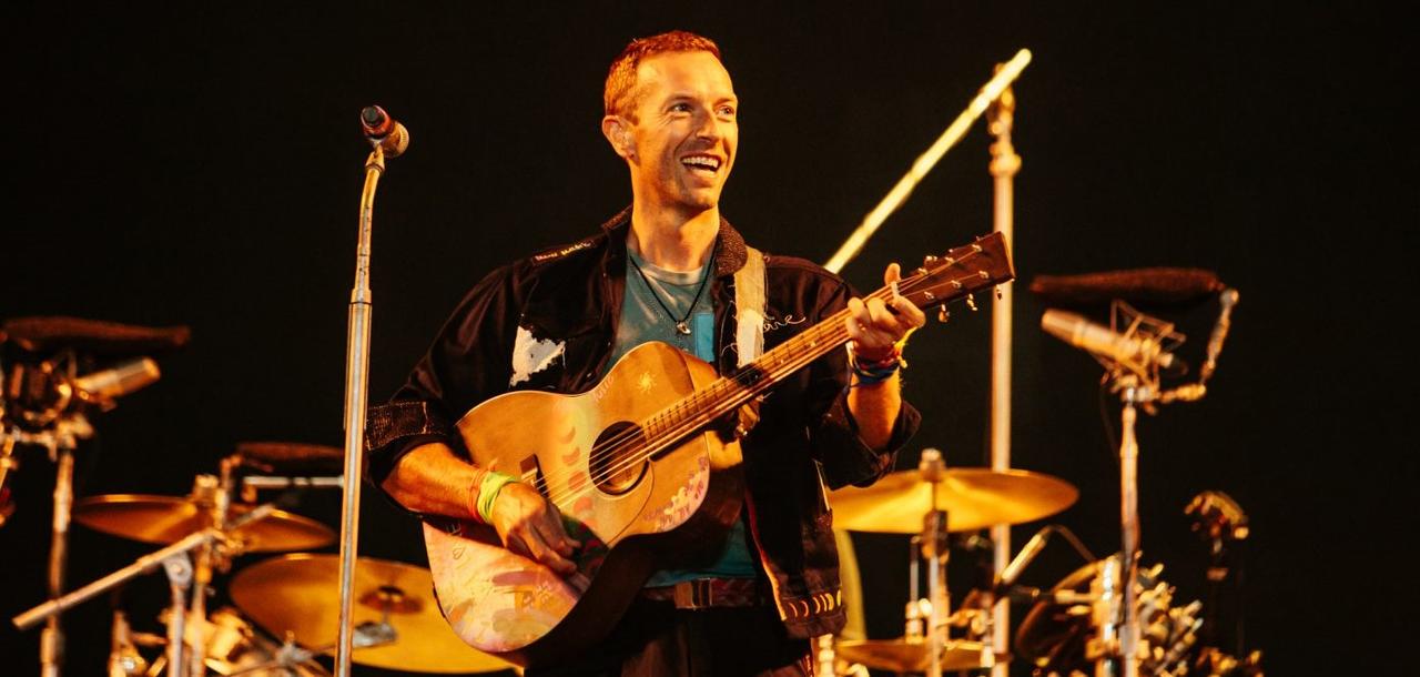 Попал в кадр — потерял карьеру: CEO уходит после неловкого видео на концерте Coldplay