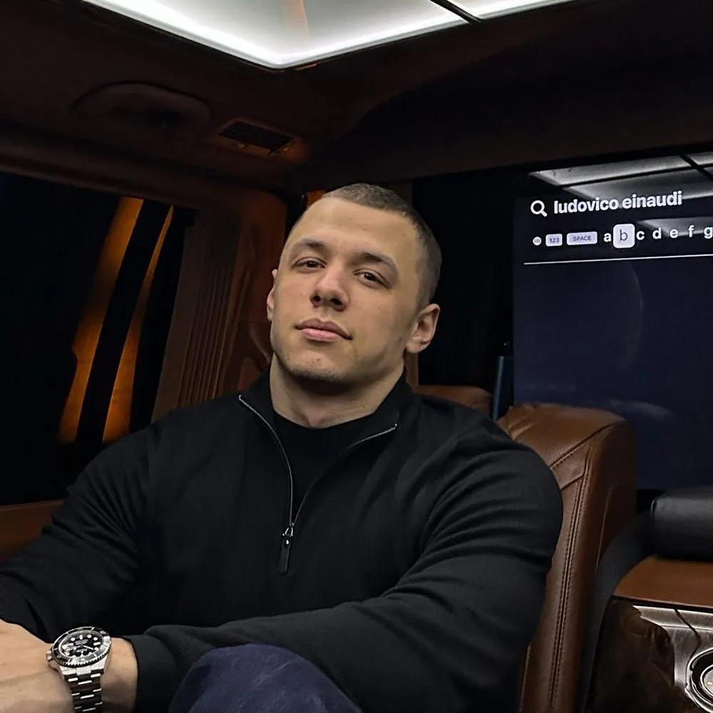 Macan газует в интернете: его «Рольф» набирает скорость