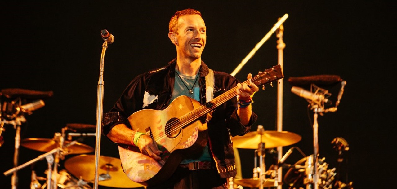 Попал в кадр — потерял карьеру: CEO уходит после неловкого видео на концерте Coldplay